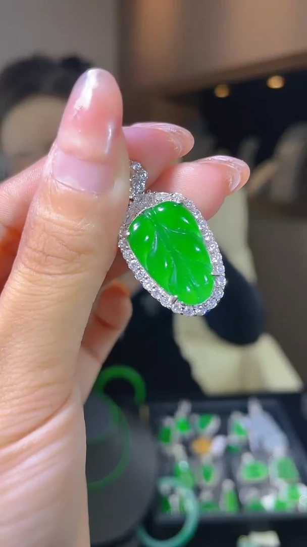 【闪购商品】翡翠吊坠银S925镶嵌天然翡翠