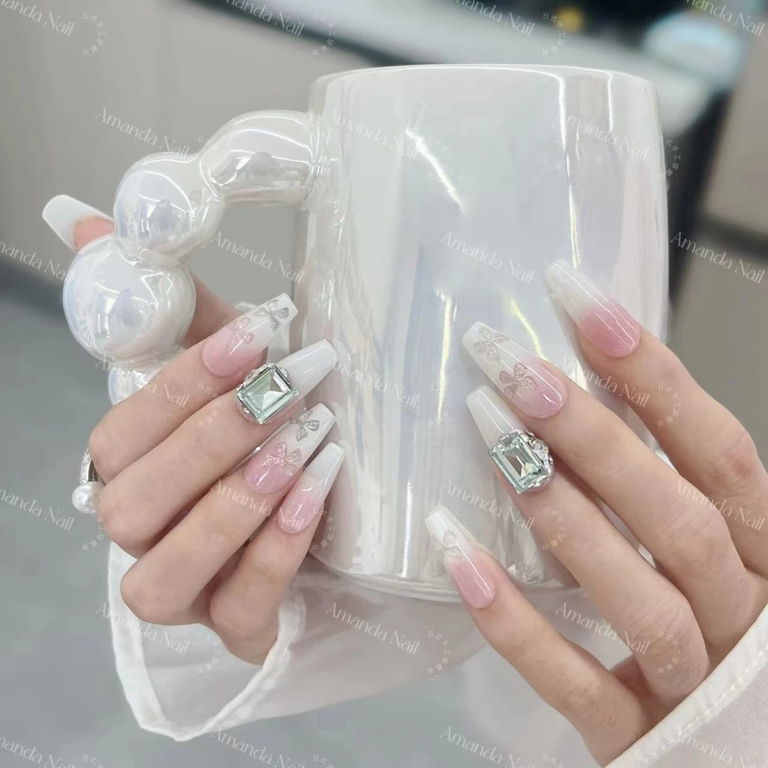 不知名浪漫 日式椭圆 | 粉白渐变甜心糖果色系手工穿戴式美甲