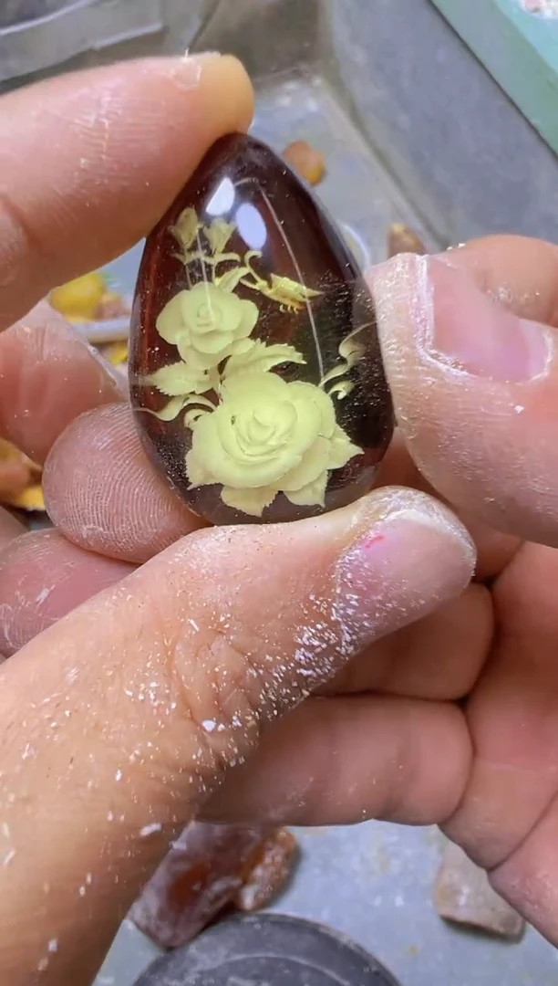【闪购商品】琥珀颈饰未镶嵌蝶恋花多样性发货