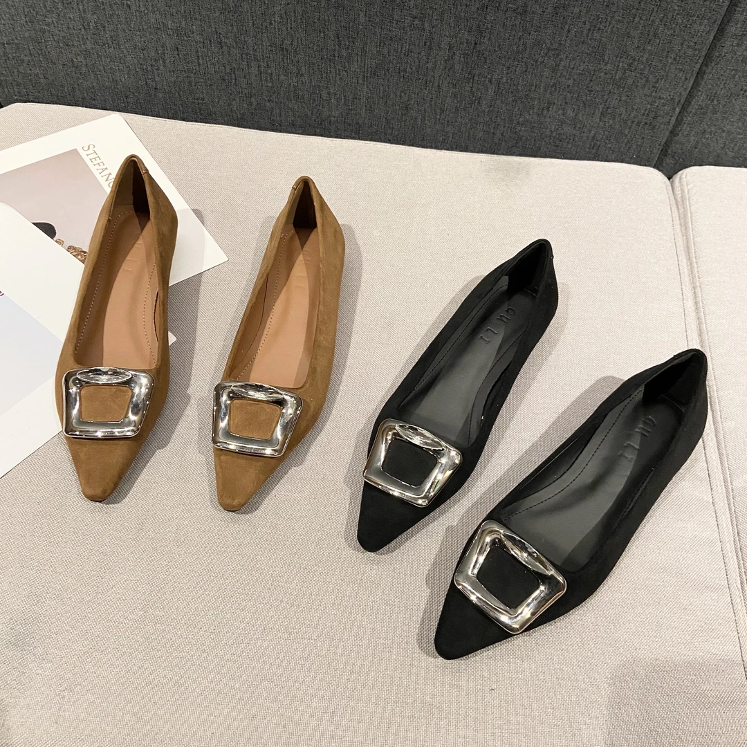 法式尖头平跟单鞋女新款时尚金属方扣浅口套脚软底休闲日常工作鞋