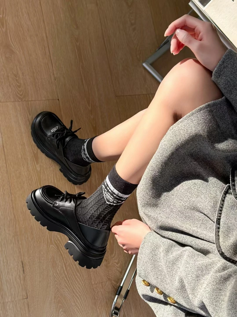 中厚底百搭四季休闲女鞋