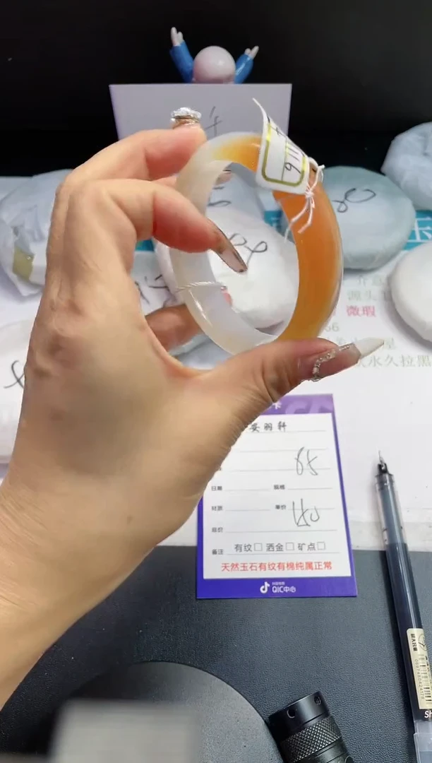 【闪购商品】石英质玉手镯未镶嵌86
