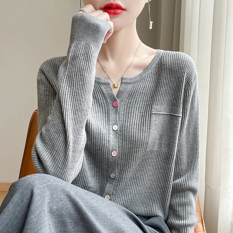 圆领开衫女洋气外穿百搭显瘦长袖超细羊毛彩扣女装百搭老钱风女装