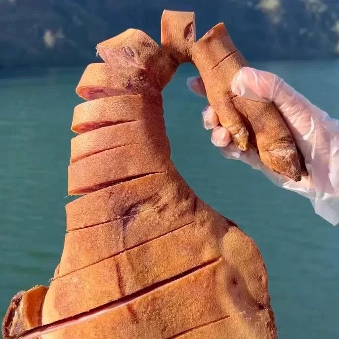 湖北恩施高山腊肠粮食土猪烟熏猪蹄腊肉