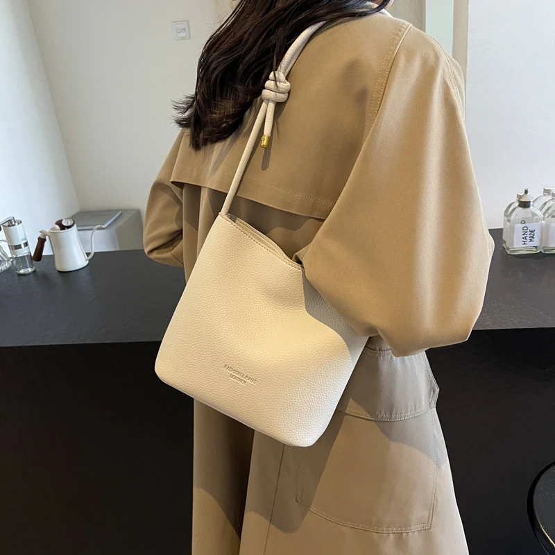 复古高级感小众腋下包包女2024新款简约水桶包时尚单肩斜挎包