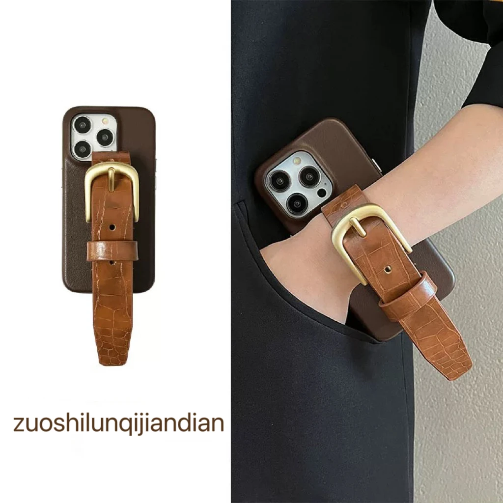 小众设计鳄鱼纹皮质腕带适用iphone16手机壳苹果15全包14奢华13女