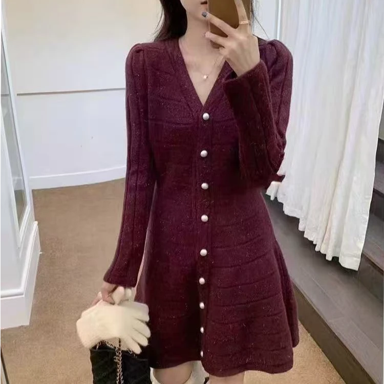 港风复古V领A字型小蛮腰亮丝毛衣裙2024冬显瘦纯色中长款连衣裙女