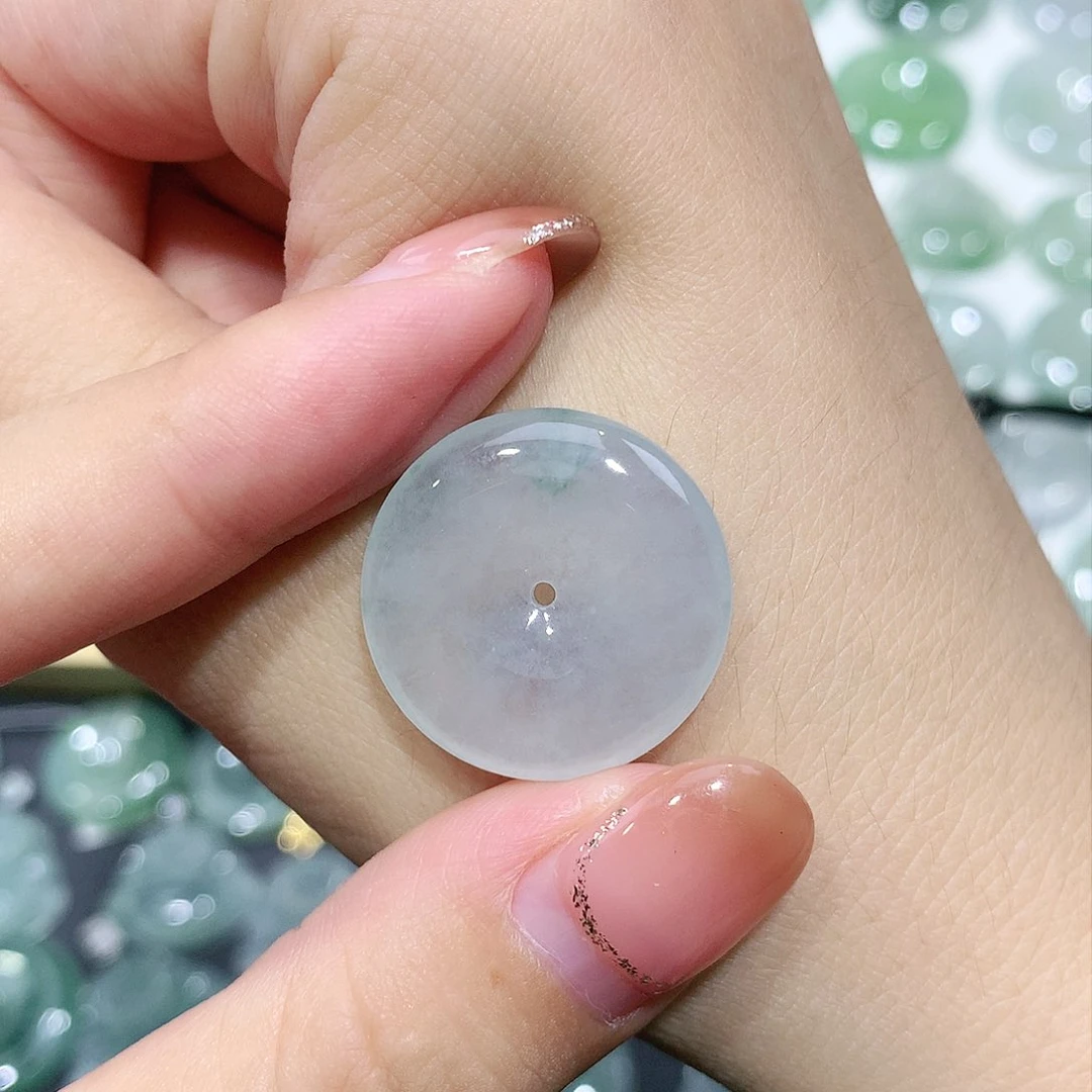 翡翠颈饰未镶嵌平安