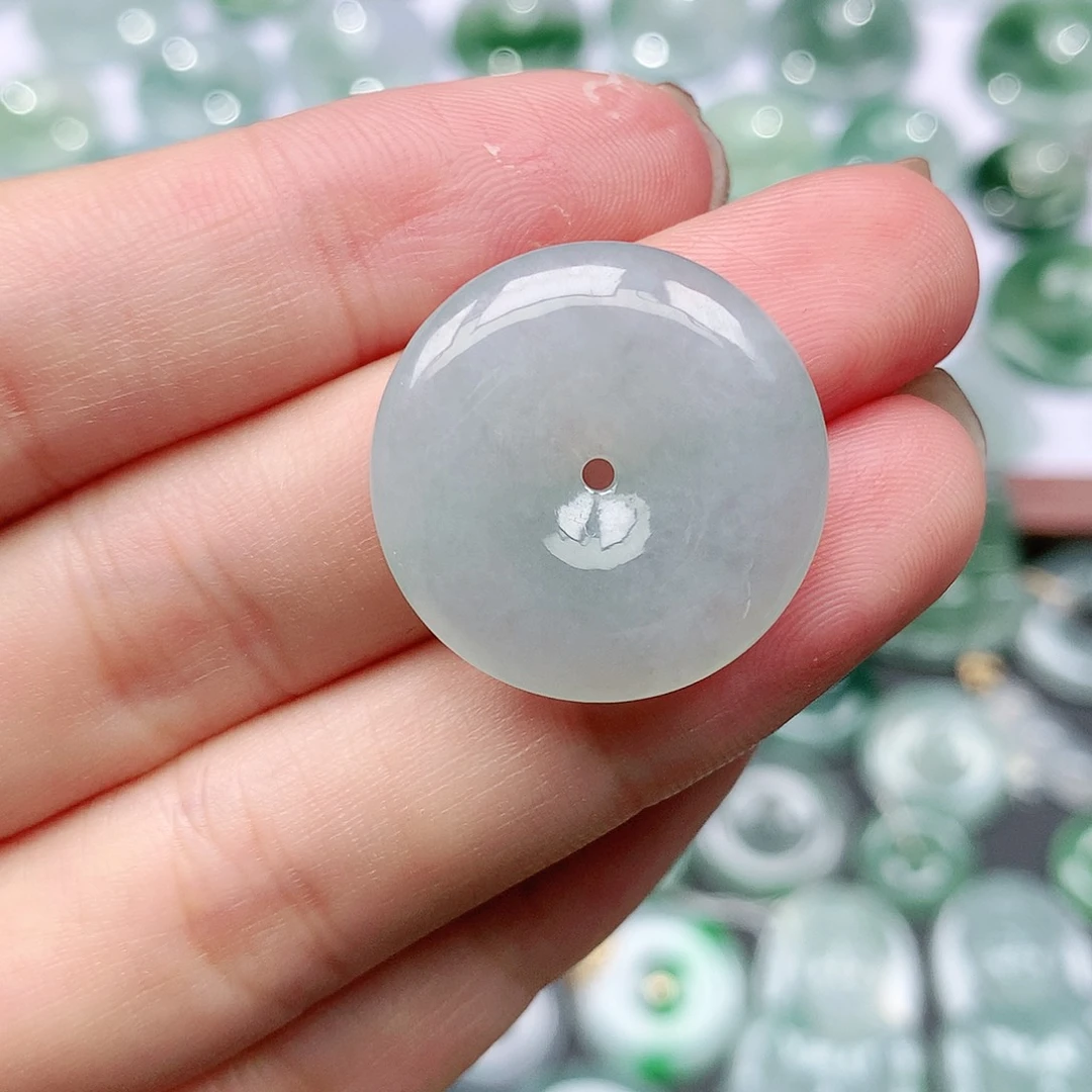 翡翠颈饰未镶嵌平安