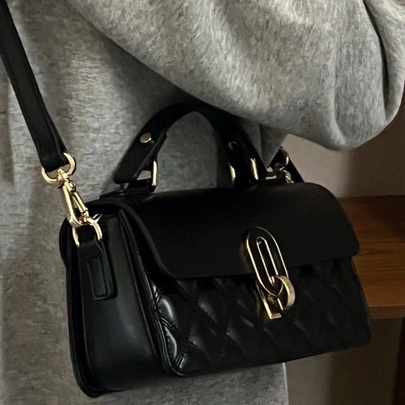 腋下包包女2025新款高级质感小众设计锁扣单肩复古手提小方包斜挎