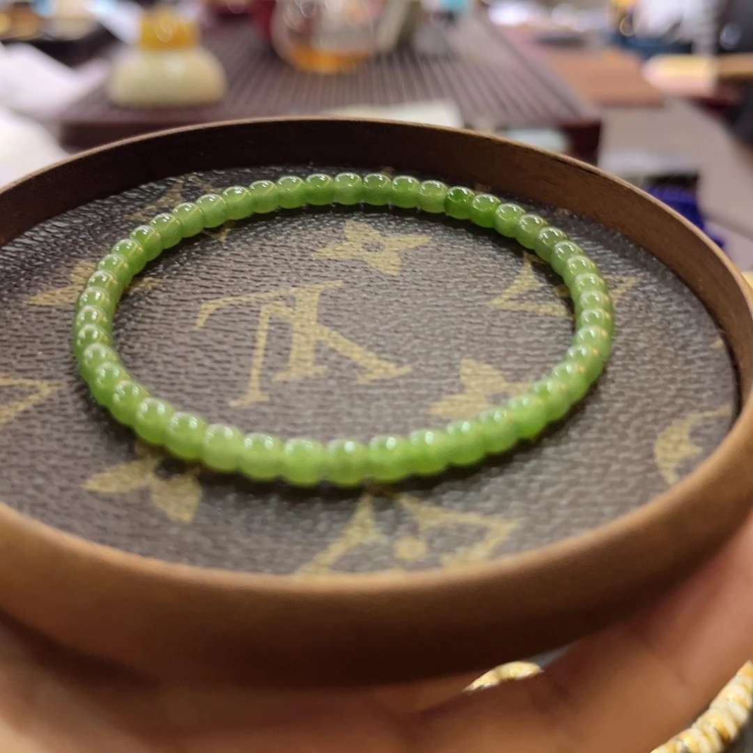 和田玉手串未镶嵌碧玉