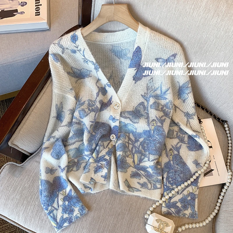 法式V领蝴蝶印花针织开衫女2024秋冬气质温柔风修身别致漂亮毛衣