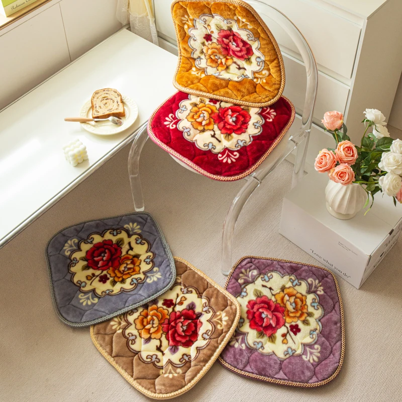 加厚毛绒坐垫办公室电脑椅子垫学生教师凳子垫饭店餐椅垫梯形防滑