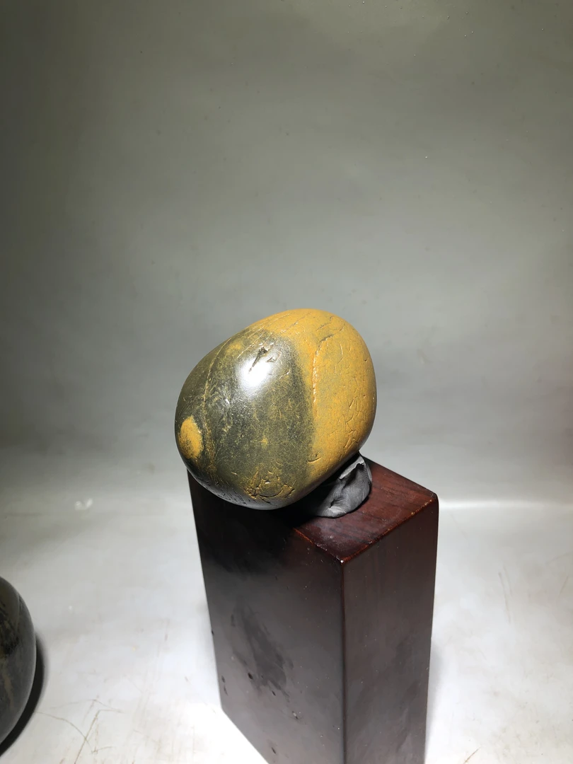 小河边石头装饰品