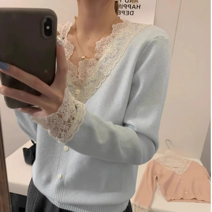 V领蕾丝花边纯欲风针织上衣女2024年秋季新款气质百搭毛衣打底衫