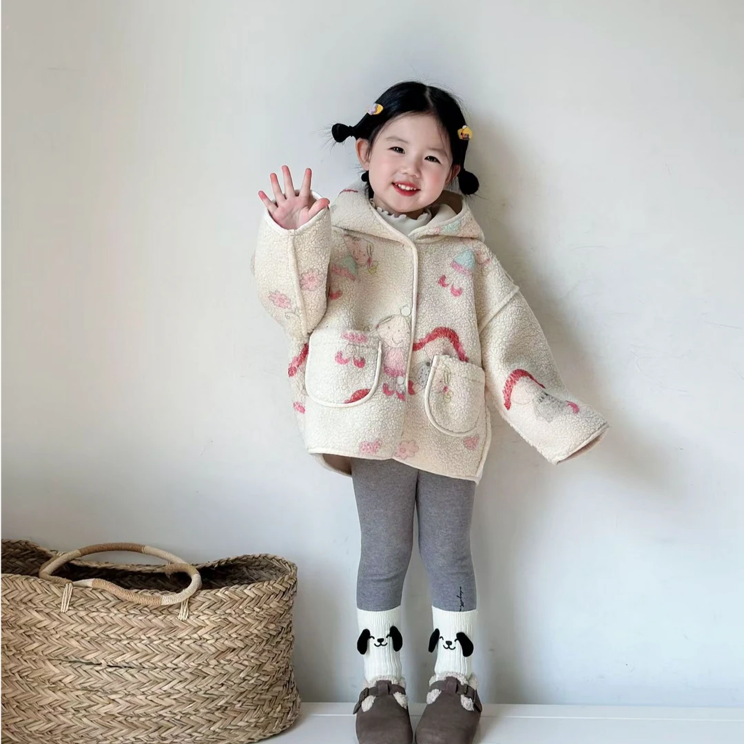 小言-2024冬季新款女童洋气女宝宝卡通毛毛衣儿童连帽上衣外套