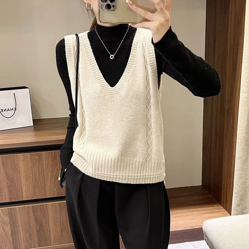 针织马甲背心女士秋装新款2023V领麻花编织洋气毛衣宽松马夹上衣