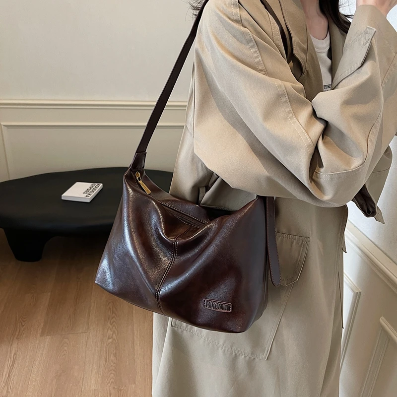 今年流行爆款包包女2024新款秋冬复古单肩包小众韩版百搭托特大包