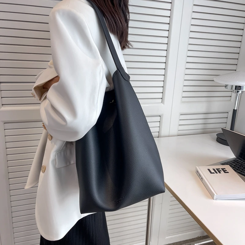 四季新款复古水桶包简约单肩斜挎女包包百搭小众时尚大容量托特包