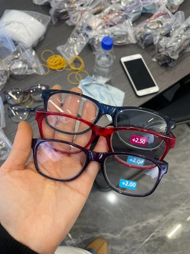 外贸尾单老花镜 高品质时尚百搭超轻 高清防蓝光老花镜出口原单