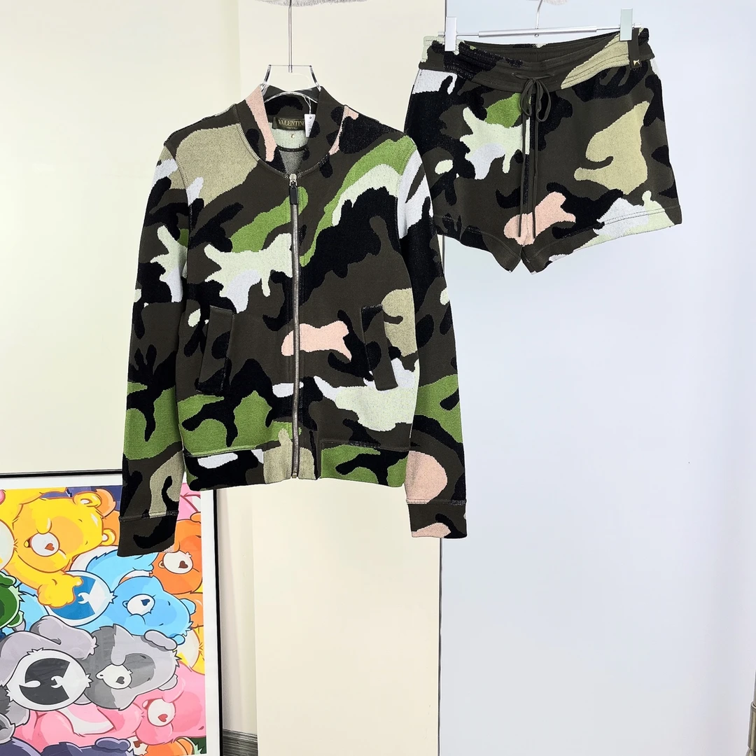 95新 Valentino/华伦天奴 套装成色:95 XspL1598