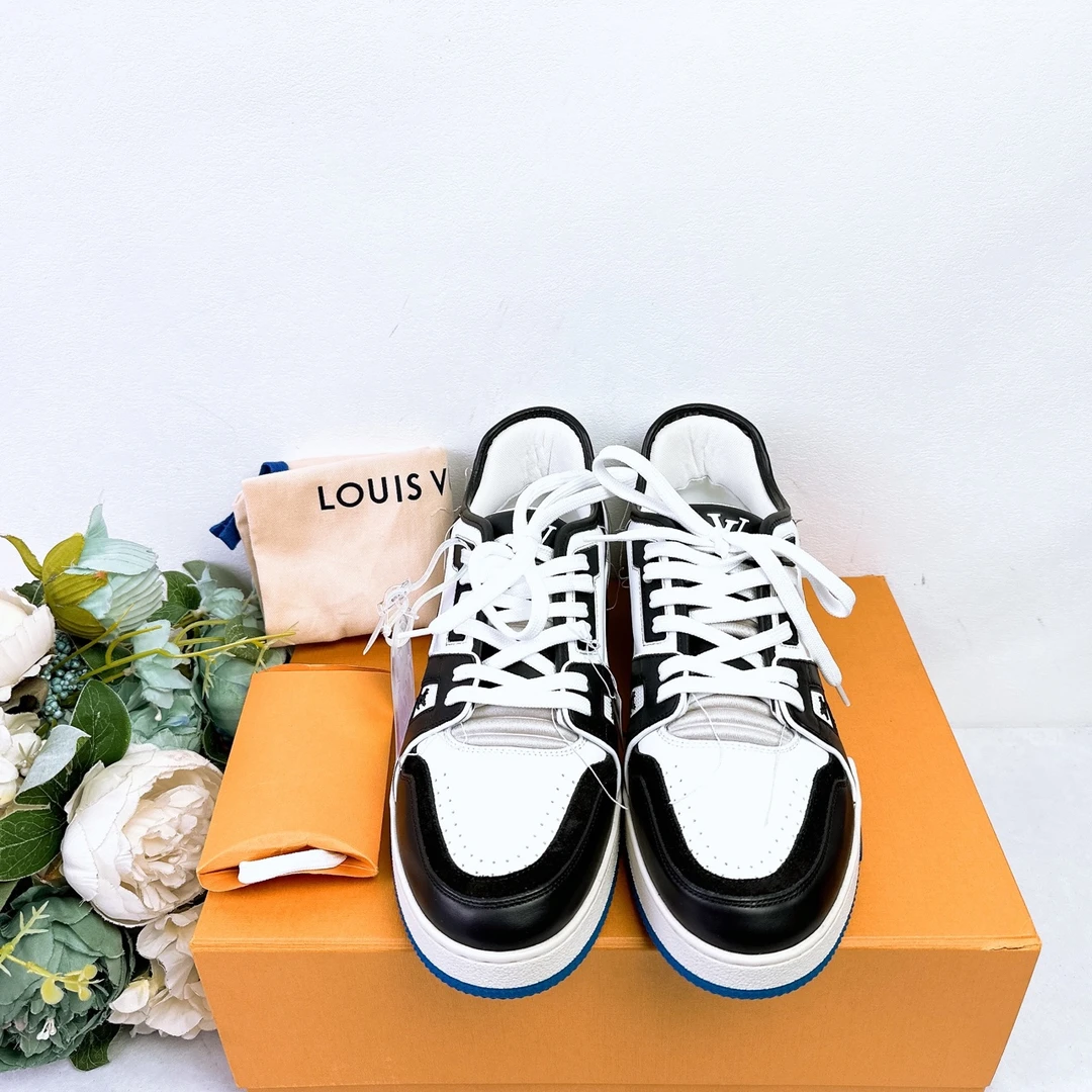 全新未使用 LV Lv板鞋 /42码/闲置/Xsp24611