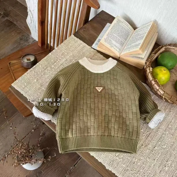 【全店通用】新款儿童三角形标白领子绿色毛衣