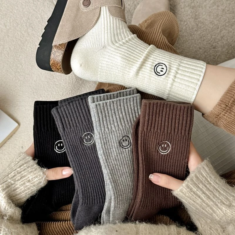 秋冬双针运动休闲纯色笑脸刺绣保暖加厚仿羊绒韩系中长筒堆堆袜女