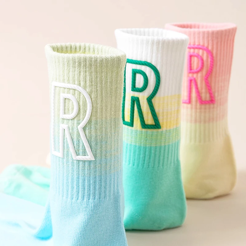 袜子女春秋新款中筒袜纯棉字母渐变潮网红配鲨鱼裤抑菌吸汗抗起球