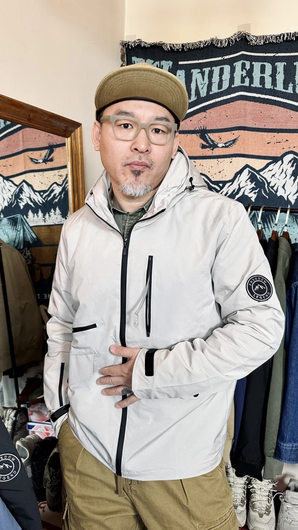 情侣款冲锋衣防水外套