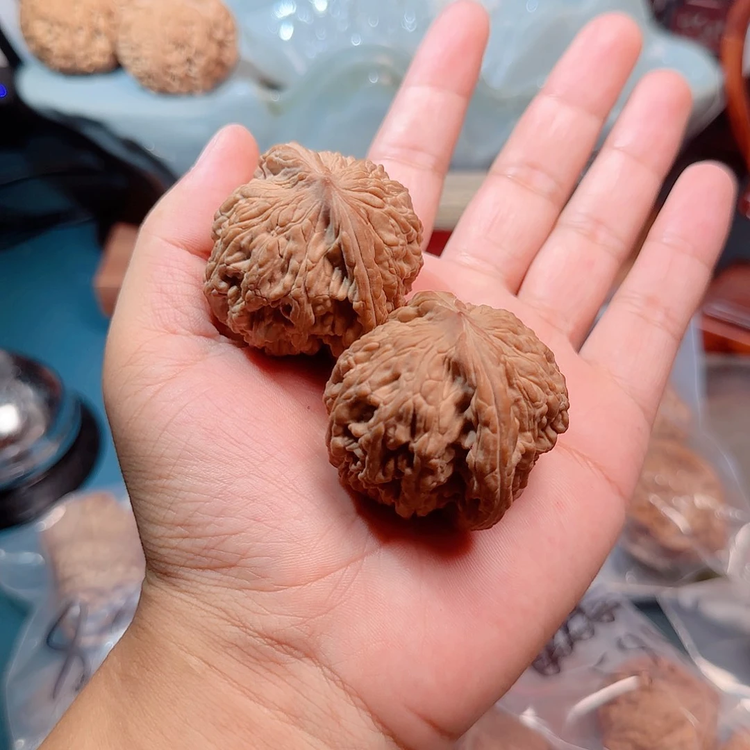 文玩核桃吊坠虎头