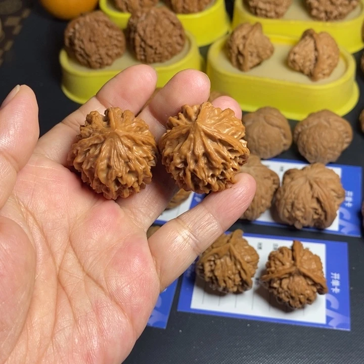 文玩核桃把件三棱33