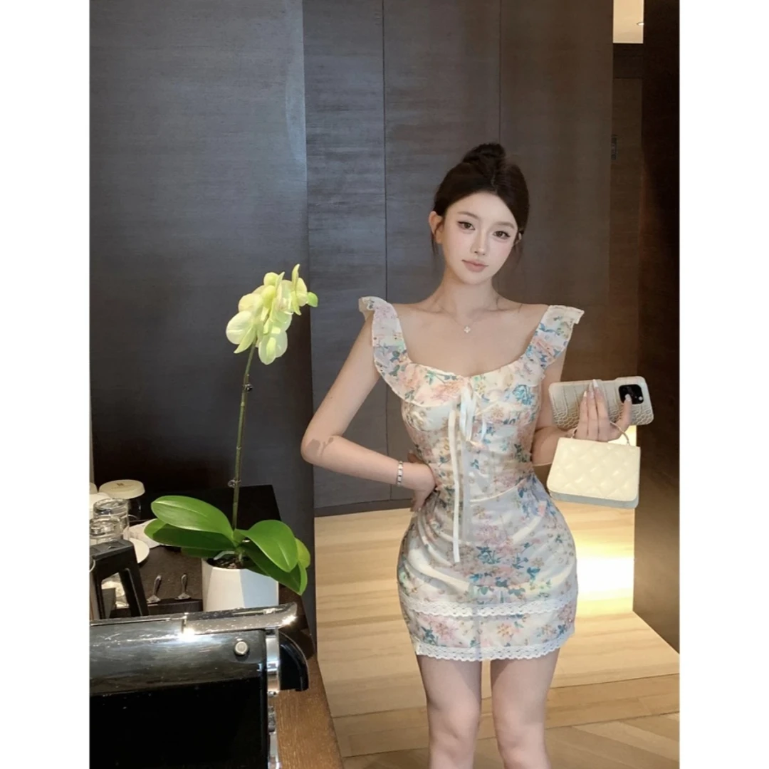 甜美纯欲法式性感吊带连衣裙夏季方领荷叶边拼接镂空A字裙