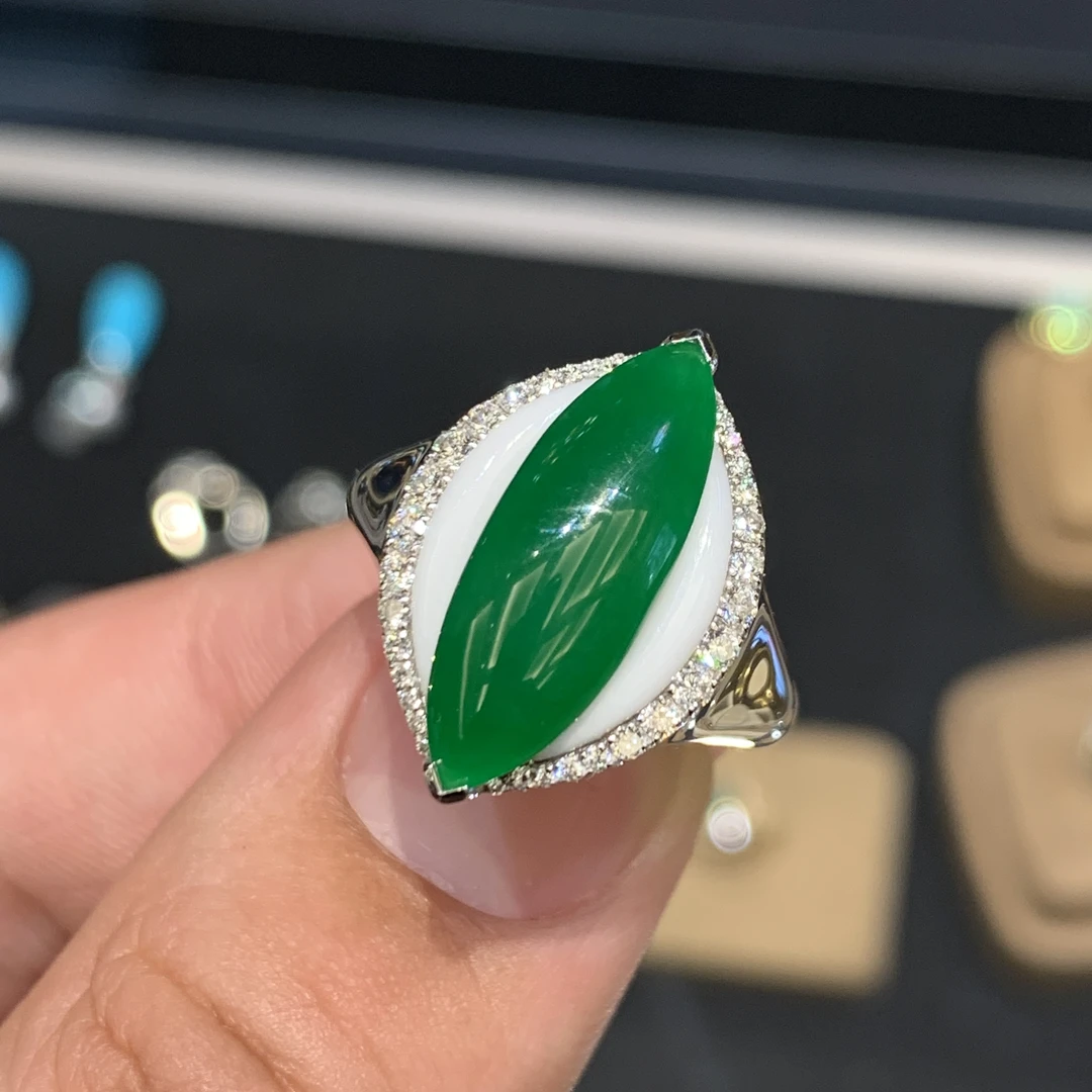 4.59ct翡翠钻石戒指