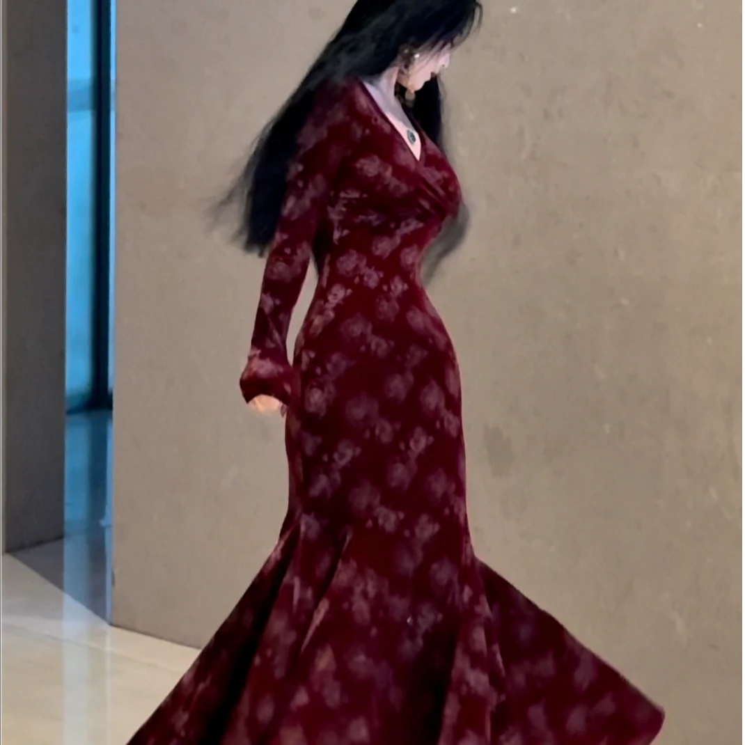 画报夫人原创自制秋冬丝绒烫金v领步步生莲连衣裙 也爱玫瑰