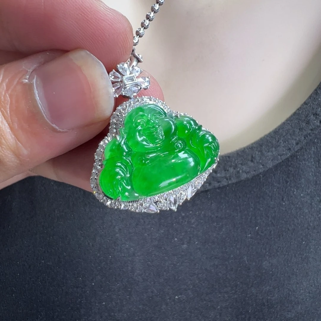 翡翠吊坠(不含链)18K金镶嵌皆***?