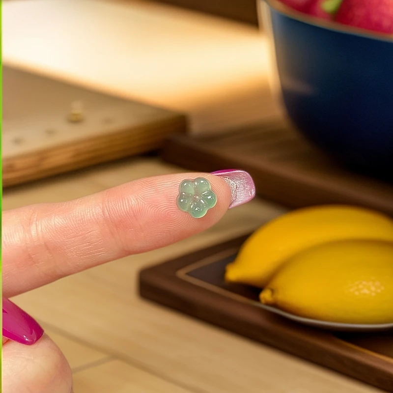 翡翠小花有钱花小红书爆款，裸石，假一罚四，纯天然A货8*2.3mm