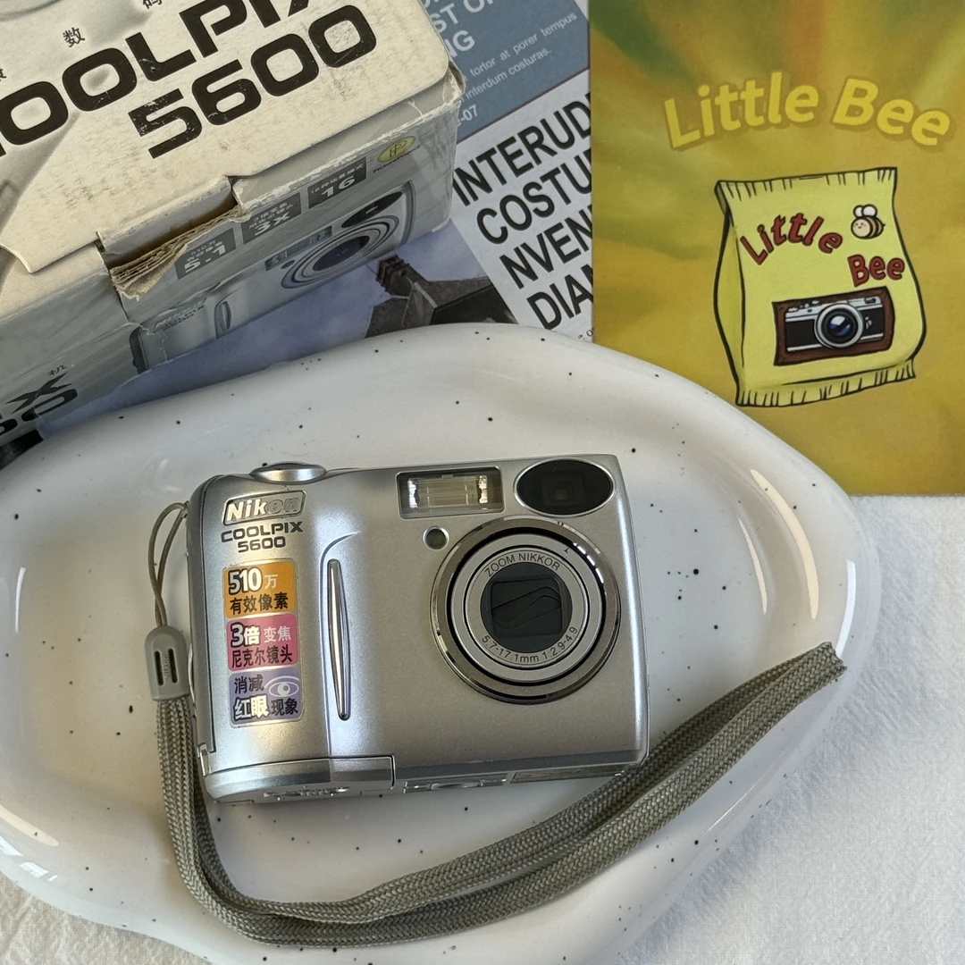 95新  Nikon/尼康 E5600 银色 510万像素 4倍变焦 ccd