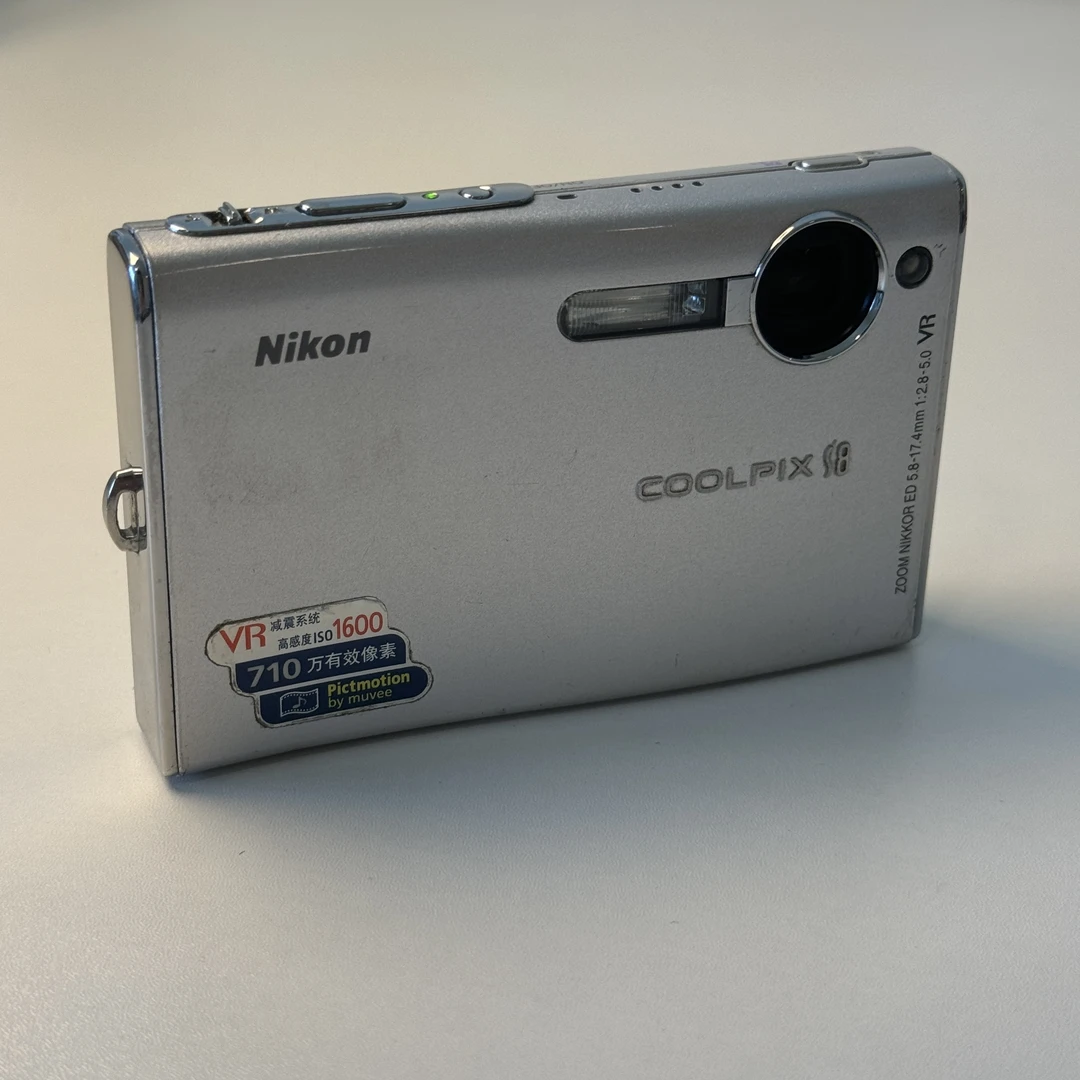 95新  Nikon/尼康 s8 银色 740完像素 4倍变焦 ccd