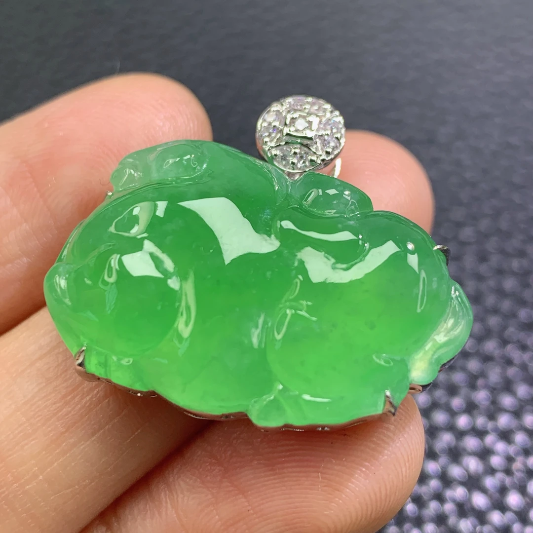 天然缅甸A货翡翠冰种厚装满绿马到成功镶18k金吊坠冰透精美