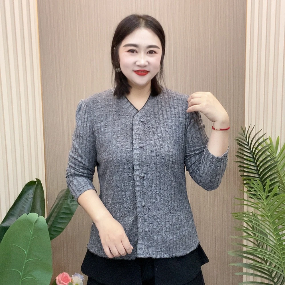 【款号8368-1】冬季新款时尚纽扣花边领显瘦胖mm打底衫