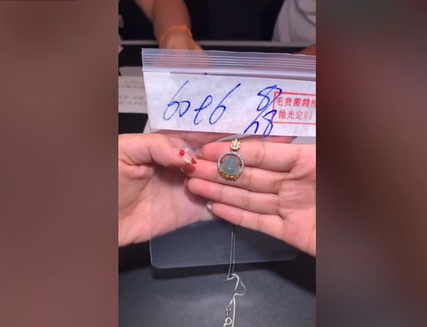 【缅甸角湾翡翠严选】吊坠 毛货需精细抛光拍一发一