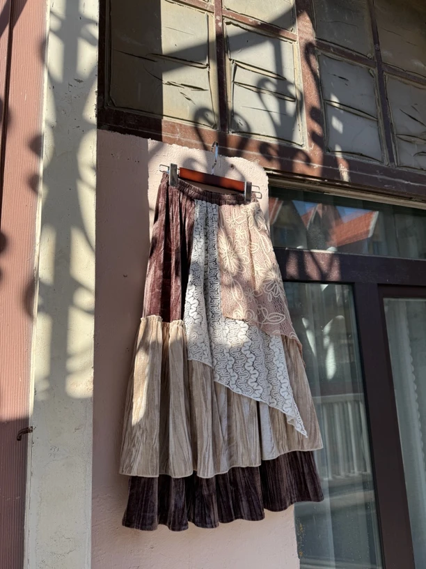 编号B630 花衣部落秋冬复古丝绒不规则蕾丝拼接半身裙