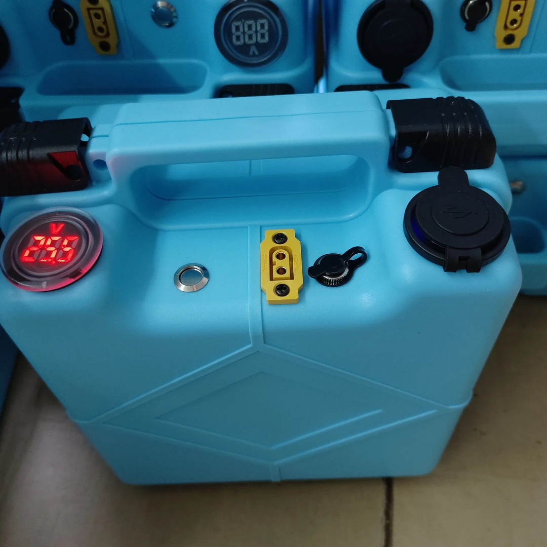 贵州钢铁侠电动露营车24V磷酸铁锂电池含充+PD(C-type)+显示+开关
