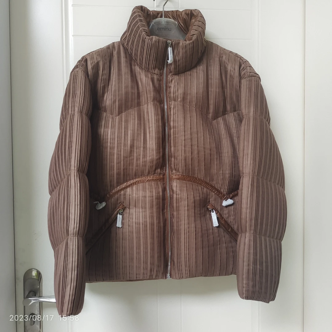 BBN182时尚短款羽绒服褶皱面料