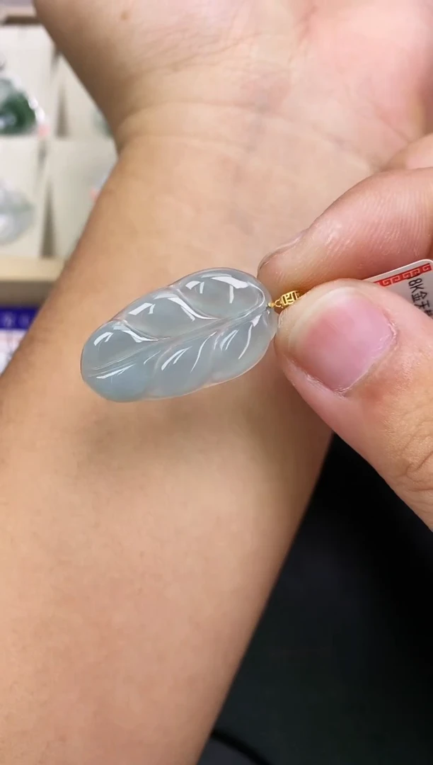 【闪购商品】翡翠颈饰18K金镶嵌天然翡翠A货吊坠赠皮绳