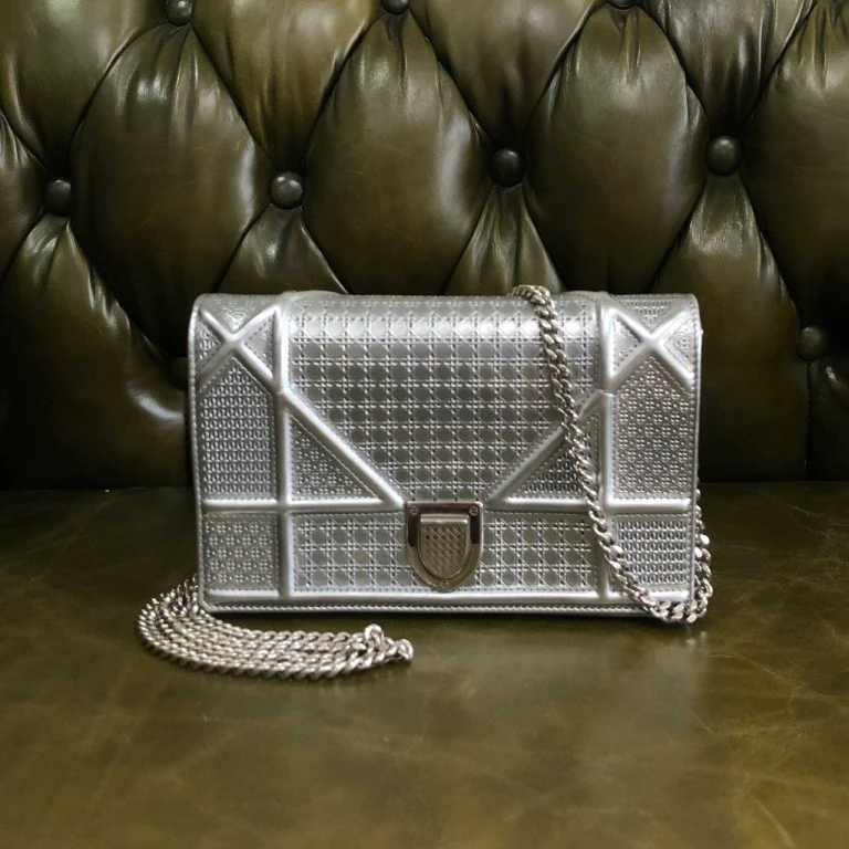 95新 DIOR/迪奥 安洁利严选Dior迪奥盾牌链条单肩包WHZ19224H