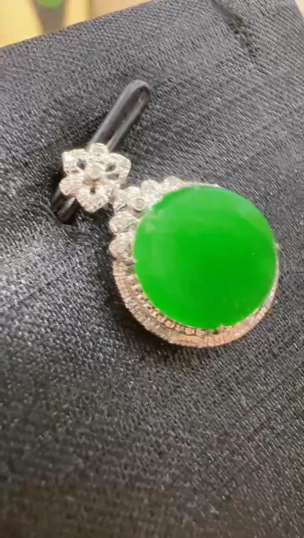 【闪购商品】翡翠吊坠(不含链)18K金镶嵌多样性发货拍一发一