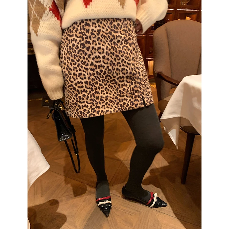 今屿花花 半身裙女2024年新款秋冬款小个子包臀裙豹纹麂皮绒短裙