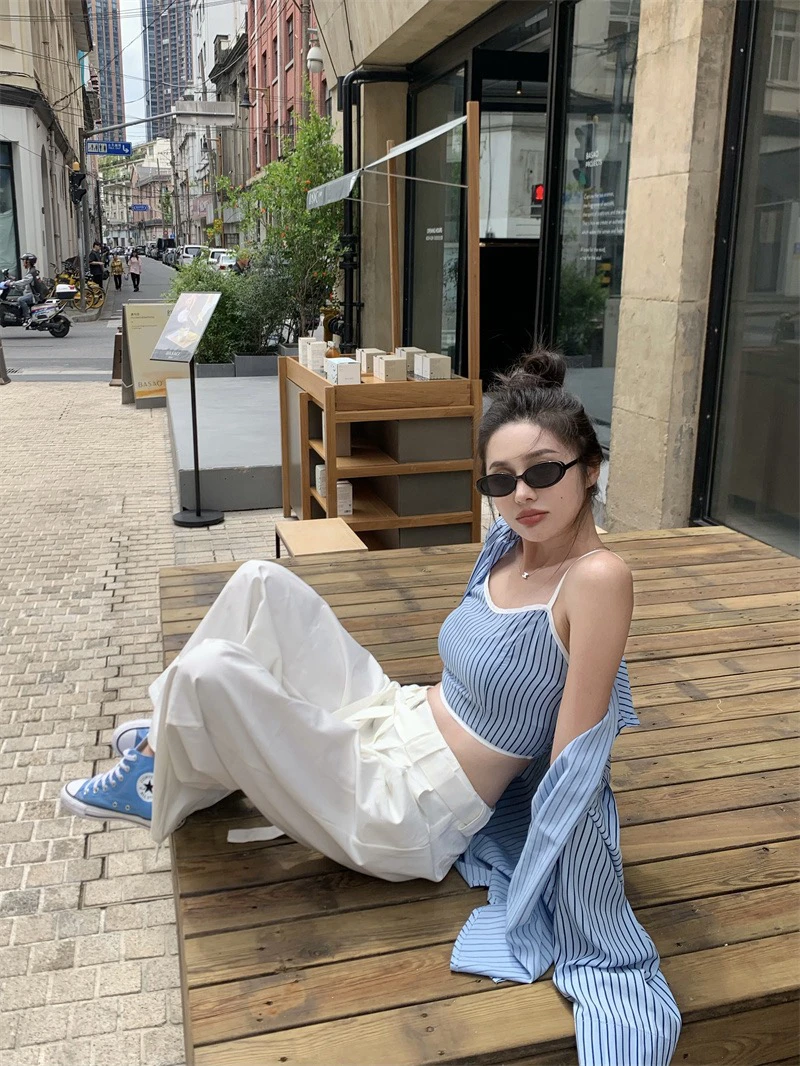 美式复古条纹衬衫女2025年夏季设计感辣妹小众显瘦内搭休闲阔腿裤